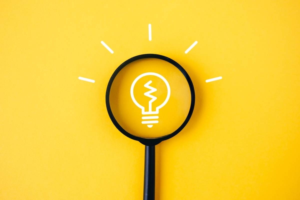 Light bulb icon in magnifying glass | Skylum How-to

