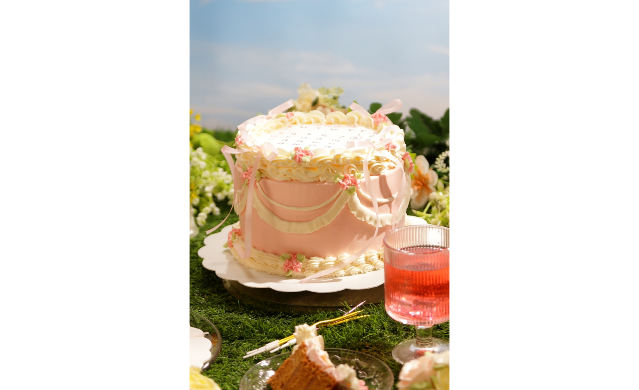 Vintage pink cake outdoors in warm light | Skylum Blog

