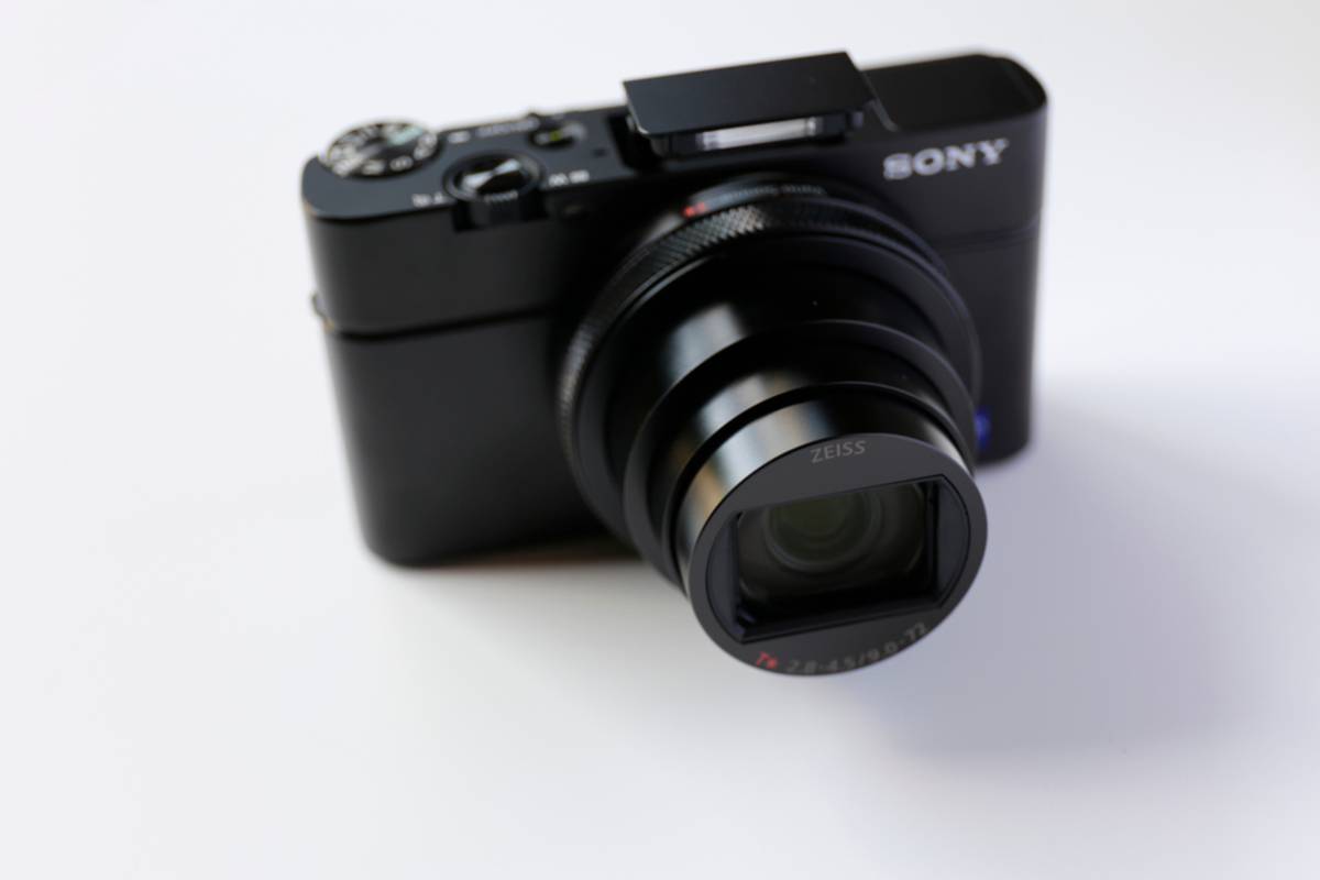 Fotoaparát Sony RX100 VII s objektivem s větším rozsahem zoomu | Blog Skylum

