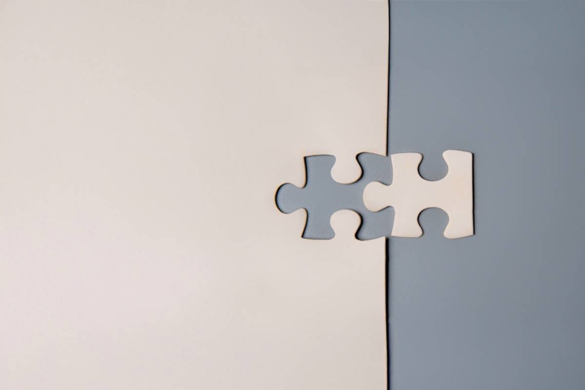 Single puzzle piece connecting two panels | Skylum Blog