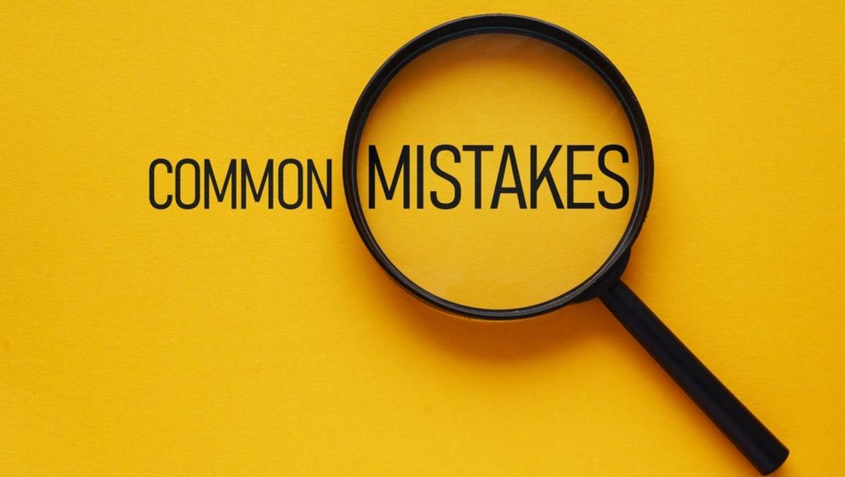 Magnifying glass enlarging the word Mistakes within the phrase Common Mistakes on yellow